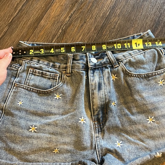 Daisy Jean Shorts - Picture 3 of 4